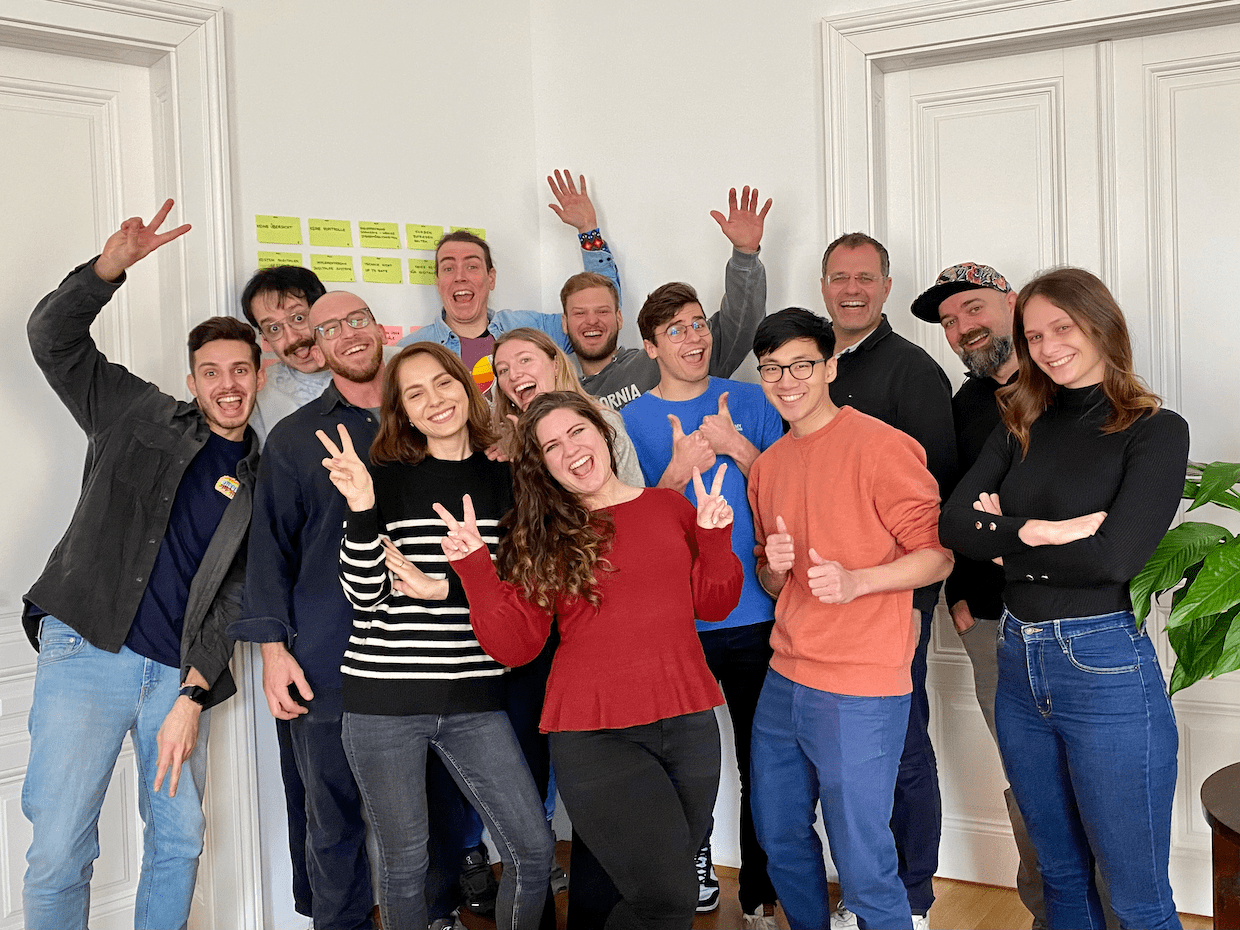 FoodNotify Team im Büro in Wien